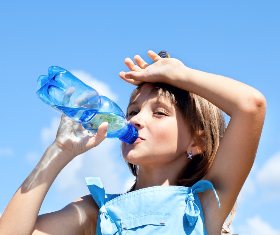 Heat_exhaustion_picture_young_girl-drinking-water-picture-id486501183.jpg