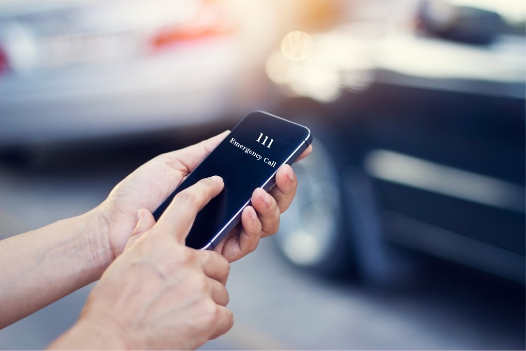 woman-using-smartphone-at-roadside-after-traffic-accident-picture-111.jpg